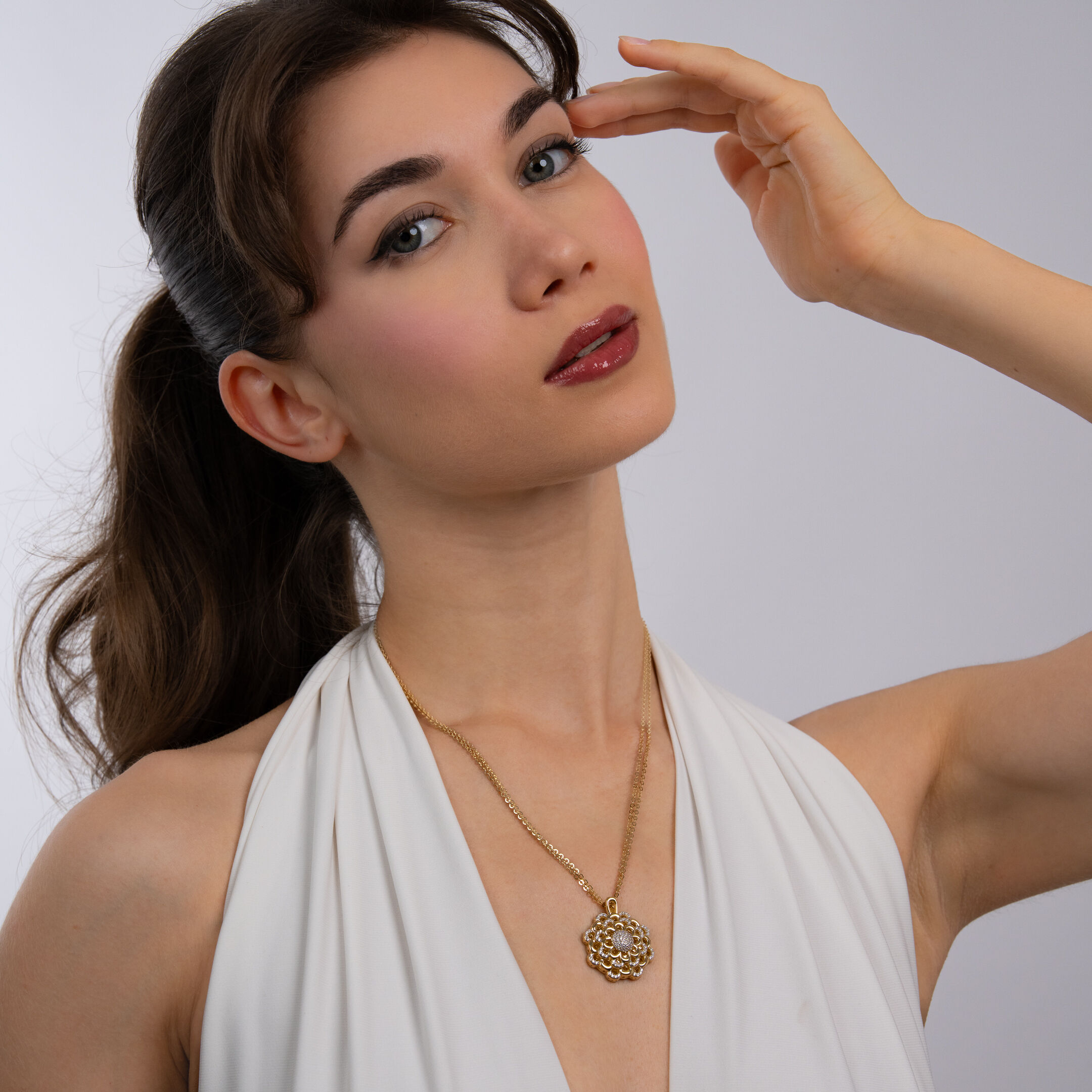 &Ccedil;i&ccedil;ek Model Taşlı Altın Kolye