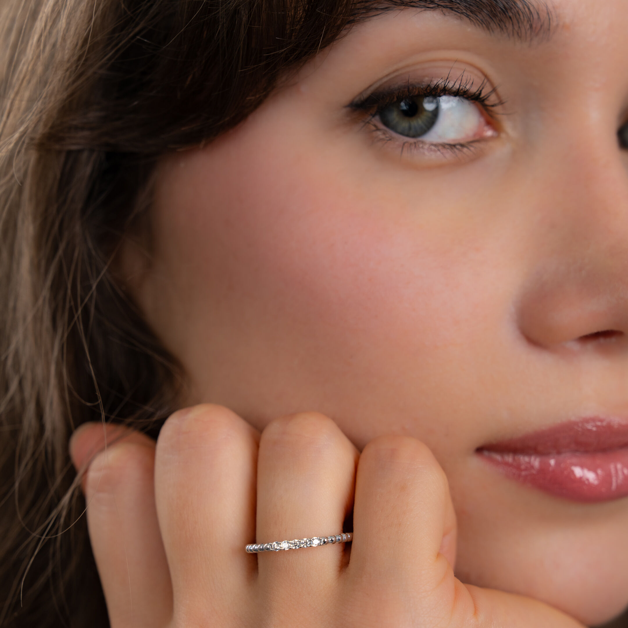 Boncuk Model Taşlı Beyaz Altın Y&uuml;z&uuml;k